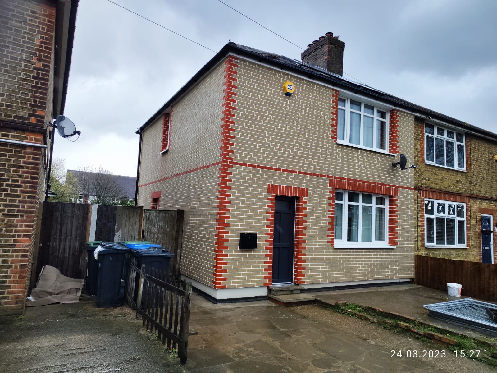 Brick Slip Cladding (Licata, Eurobrick &Amp; Ewi Pro) | Ewi Specialists Ltd Buff brick slips with red quoin details on a home in Edmonton, North London