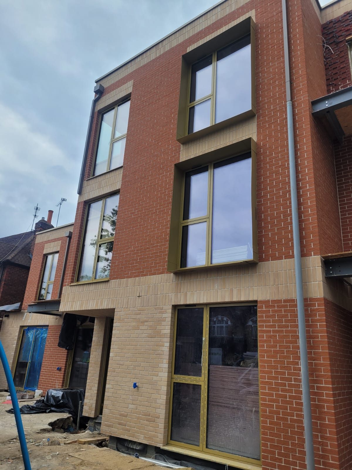 Brick Slip Cladding (Licata, Eurobrick &Amp; Ewi Pro) | Ewi Specialists Ltd Three-storey London home clad in red brick slips with buff banding